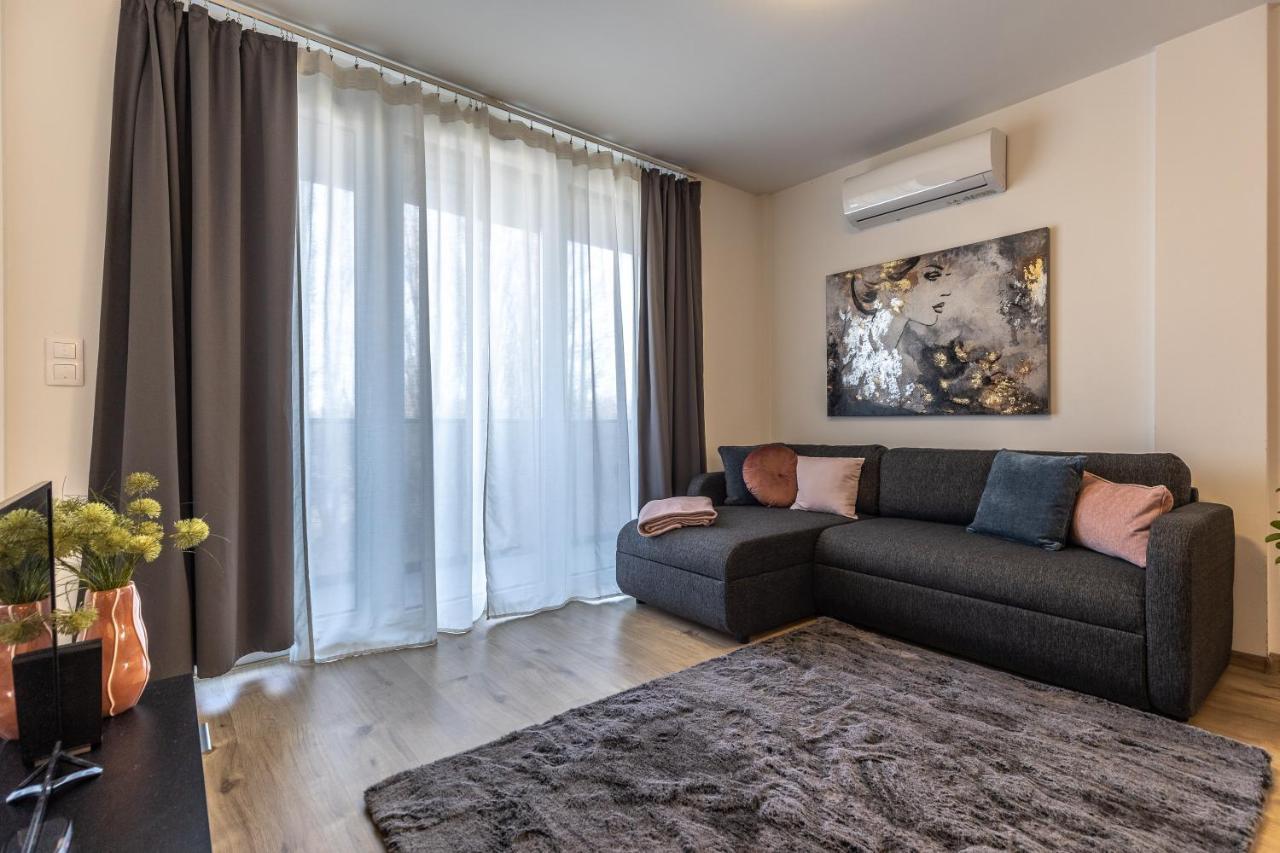 All You Need In Bp - Garage, Terraces, Aircon Budapeste Exterior foto