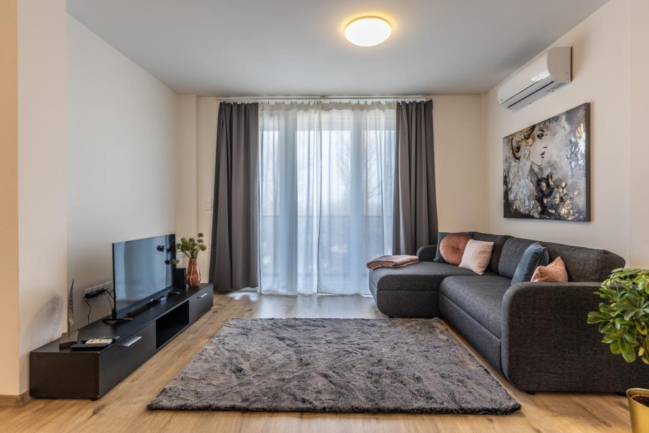 All You Need In Bp - Garage, Terraces, Aircon Budapeste Exterior foto